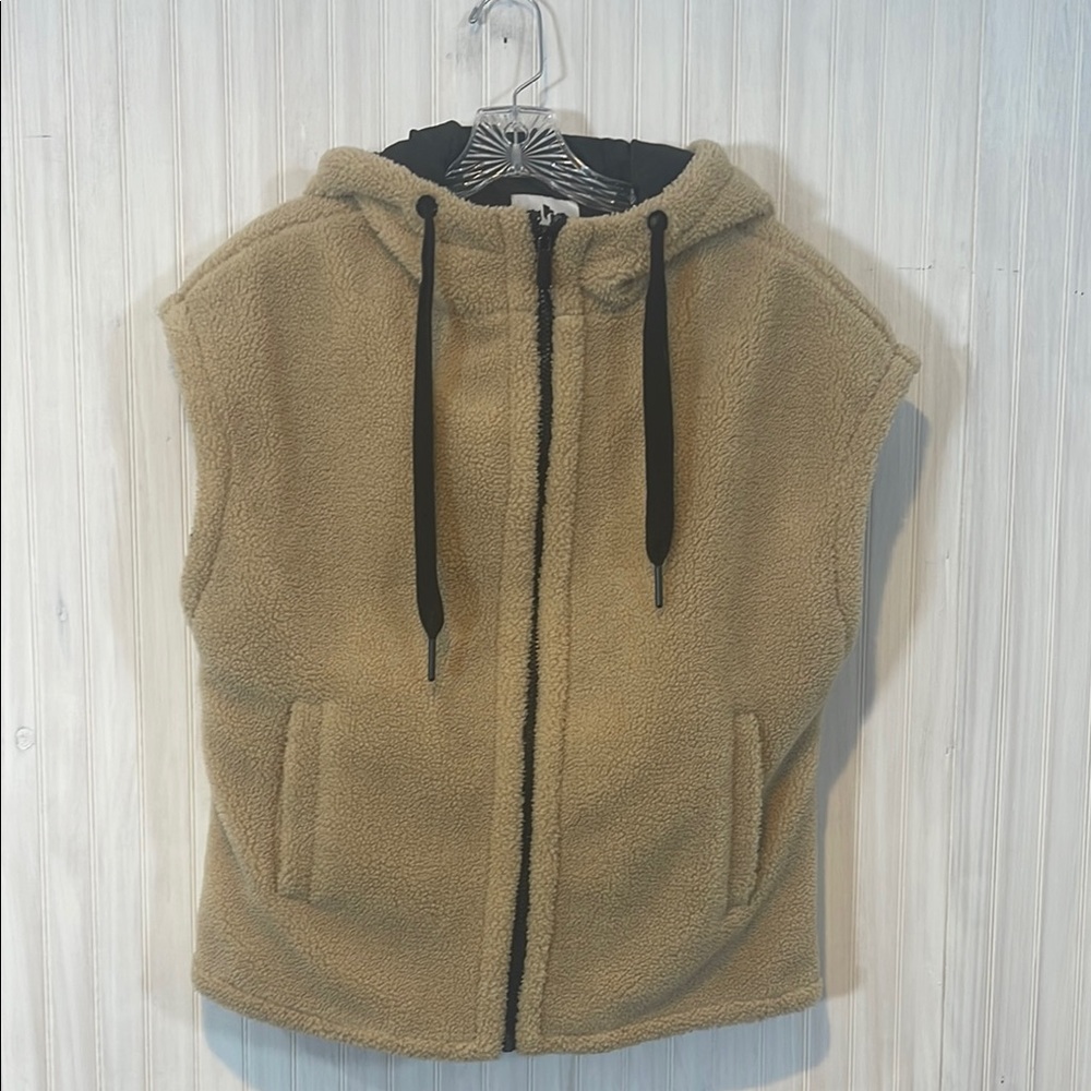 ATRAIT PARIS SHERPA HOODED VEST SMALL